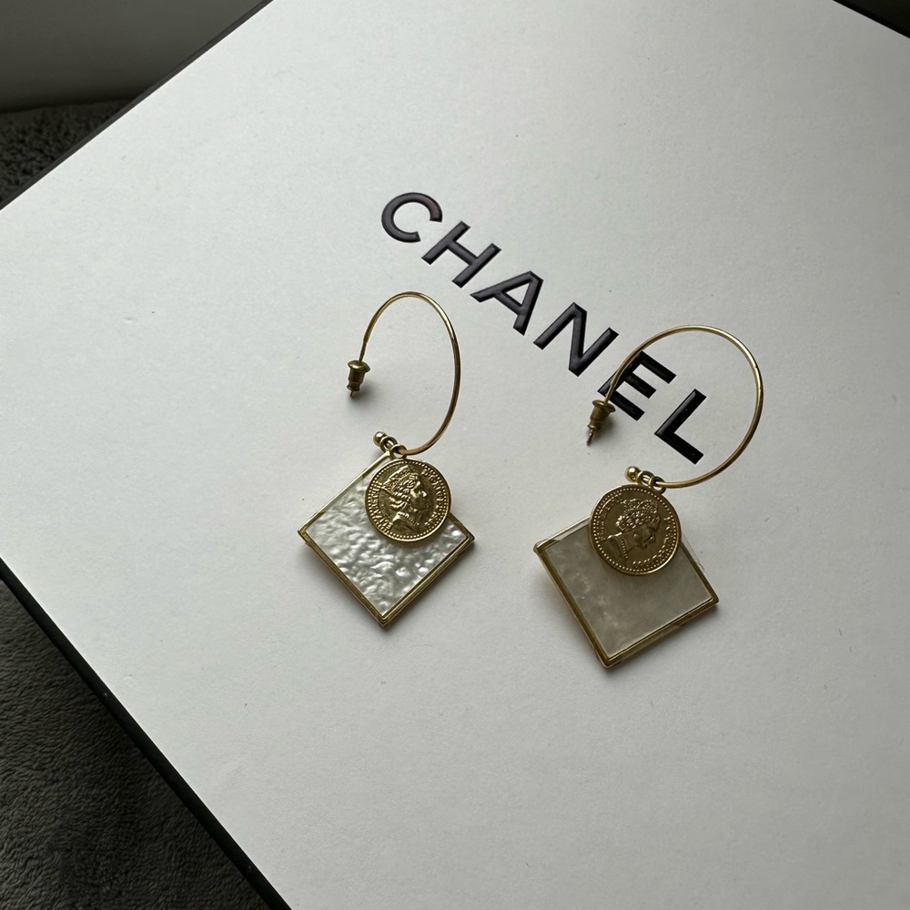 Earrings - Picture 5 of 6